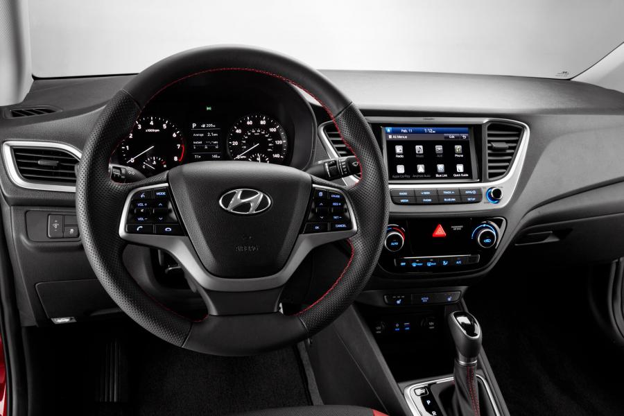 Панель приборов Hyundai Accent Limited 2017 года  (NA) (фото 5 из 40)